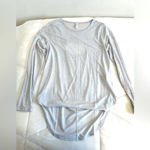 under armour lightweight gray long sleeve shirt